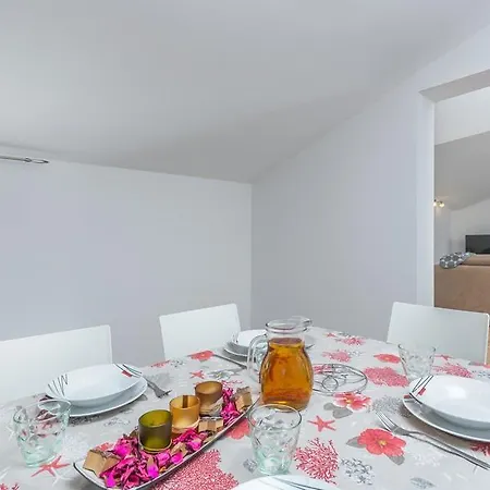Apartment Ren