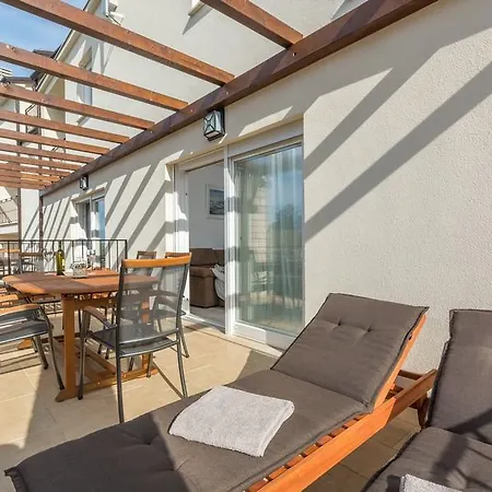 Ren Apartment