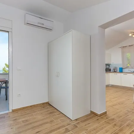 Apartment Ren *