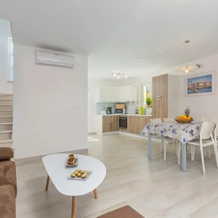 Apartment Ren *